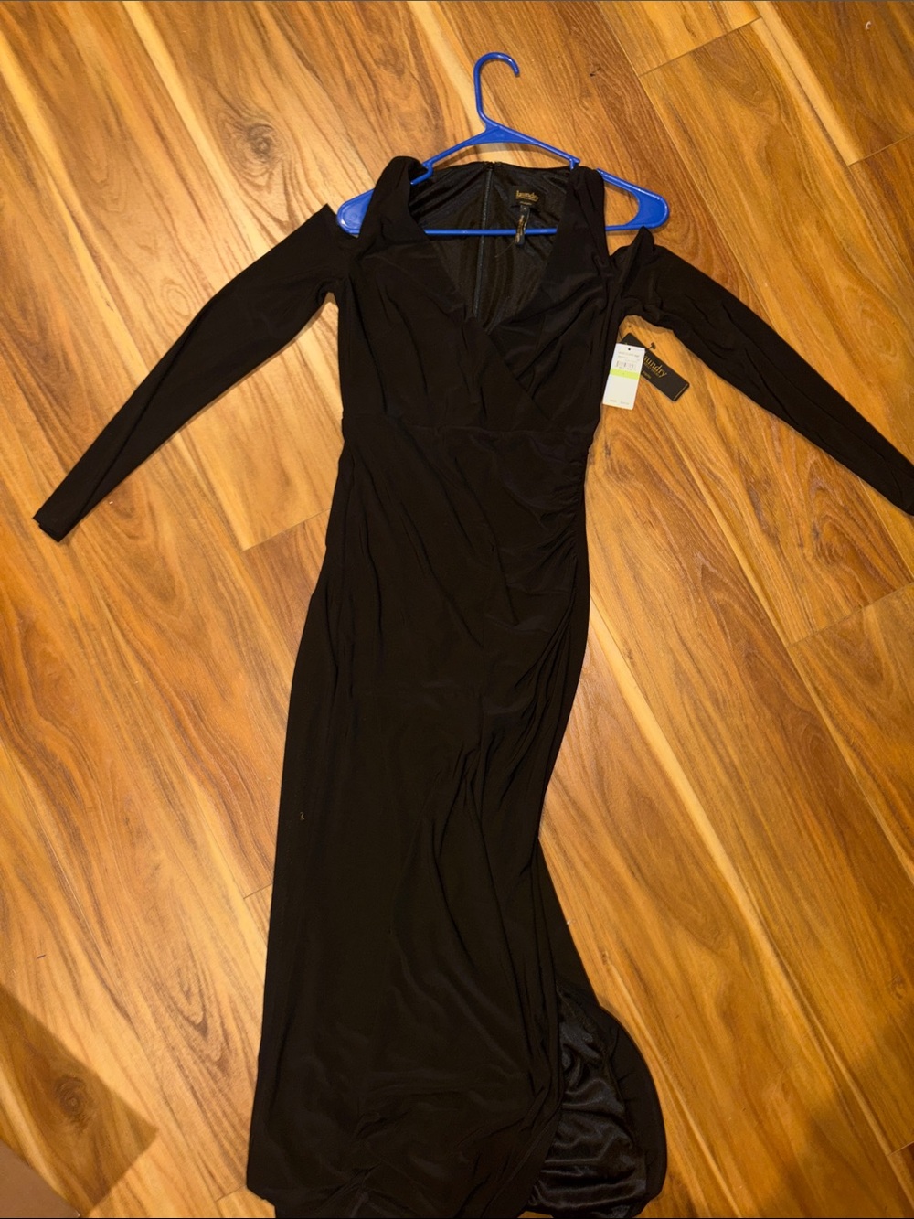 Laundry NWT 4 ruched cold shoulder maxi dress